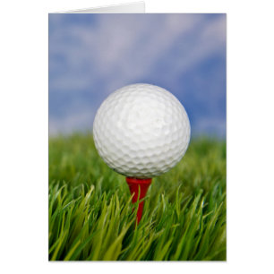 Boule de golf sur tee rouge
