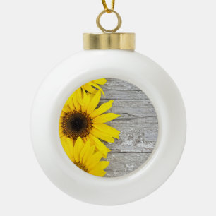 Boule En Céramique Fleurs de soleil sur une table
