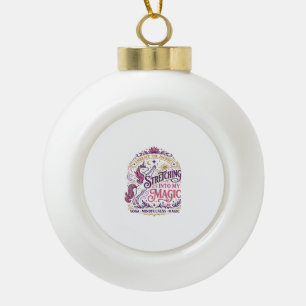 Boule En Céramique Licorne s'étirant dans mon magnifique fond blanc s