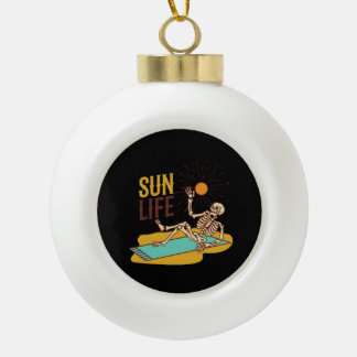 Boule En Céramique Skeleton Sunning sur un