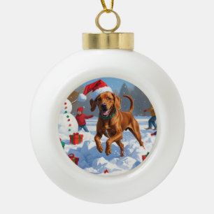 Boule En Céramique Vizsla courant dans la neige avec un chapeau de No