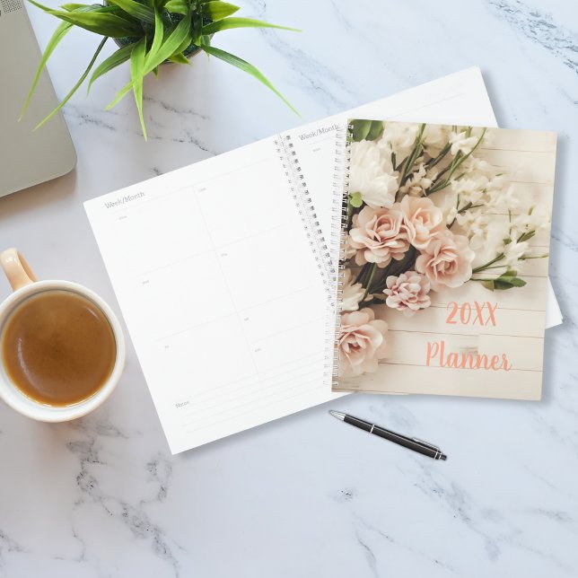 Bouquet de fleurs et de roses sur bois rustique (Créateur téléchargé)