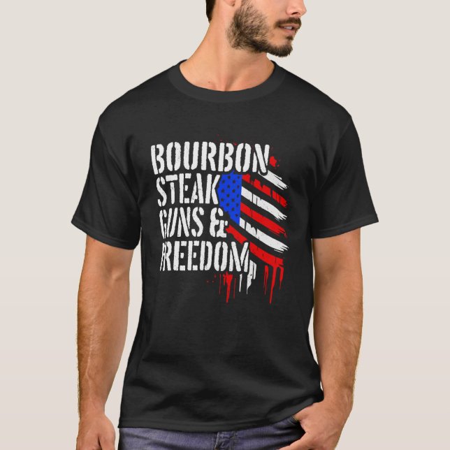 Bourbon Steak & Freedom USA Flag Funny Whiskey Lov T-Shirt (Vorderseite)
