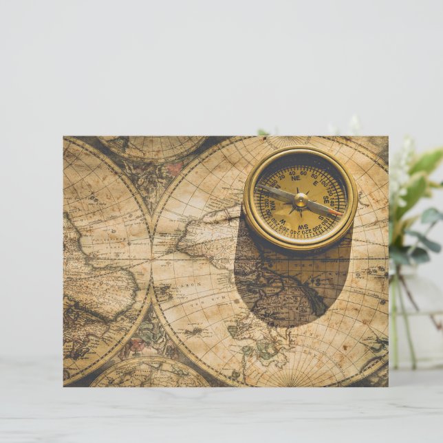 Boussole ancienne et carte (Debout devant)