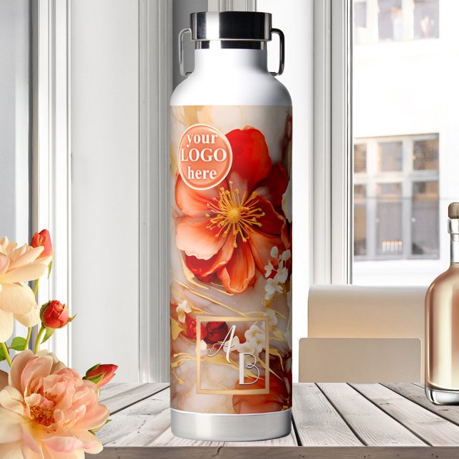 Bouteille D'eau Boho Chic Floral Aquarelle Artistique (Water bottle showing an elegant watercolor flower design in cream white and vibrant red and oranges)