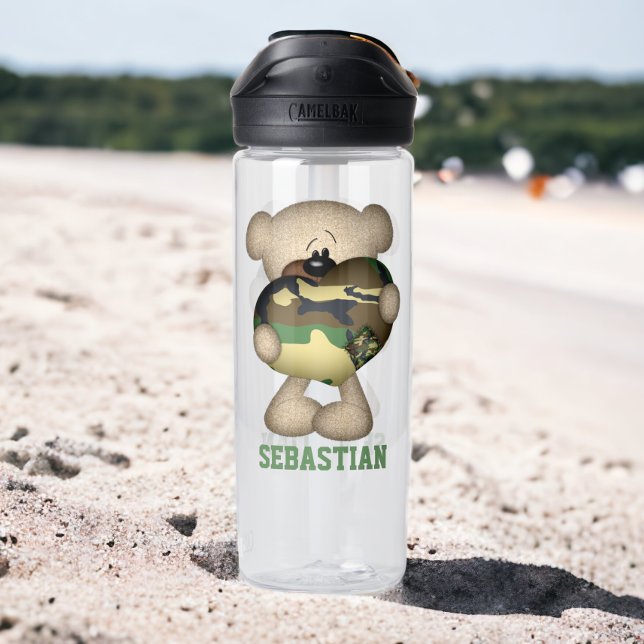 Bouteille D'eau Coeur d'amour géant militaire Ours camouflé (Military Giant Love Heart Camouflaged Bear Water Bottles from Ricaso. Personalize with your name.)