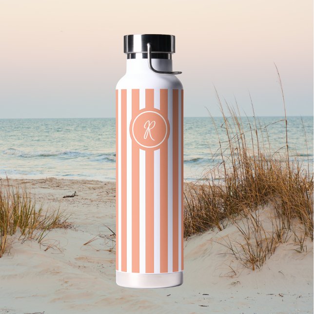 Bouteille D'eau Coral French Beach Stripe Monogramme personnalisé (Créateur téléchargé)