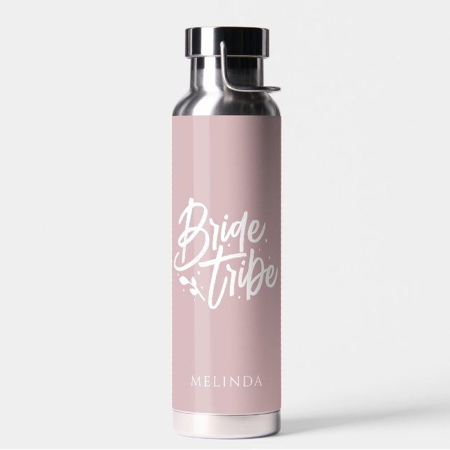 Bouteille D'eau Dusty Rose Calligraphie Mariée Tribe Bachelorette (Gauche)