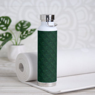 Bouteille D'eau Eau sur métal vert