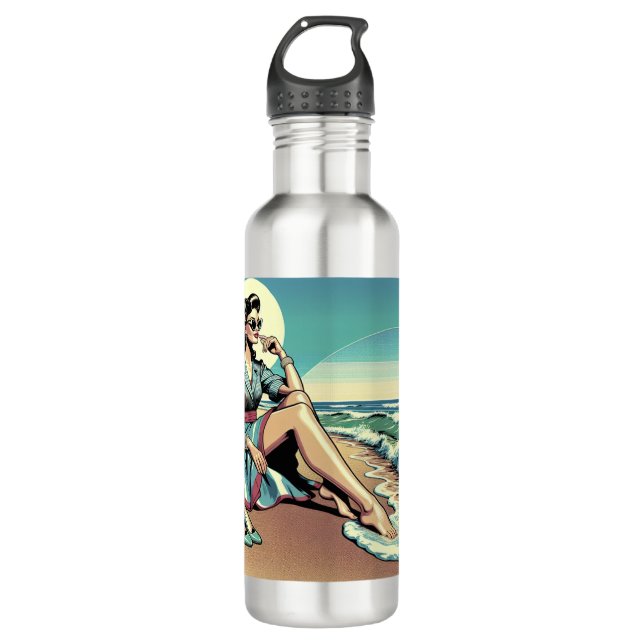 Bouteille D'eau Femme rétro des années 1950 assise sur la plage (Devant)