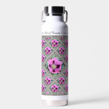 Bouteille d'eau isolée avec de jolies tartes roses