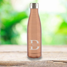 Bouteille d'eau isolée par cuivre de monogramme