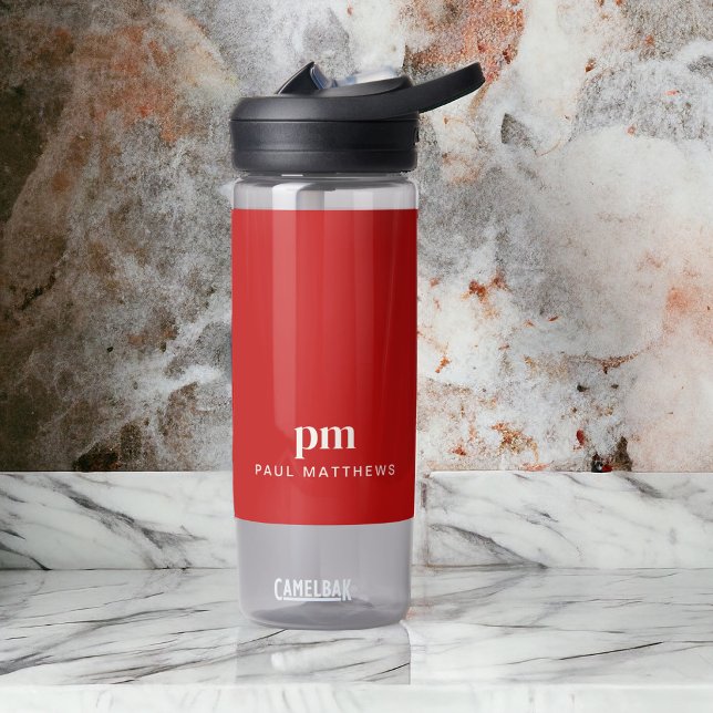 Bouteille D'eau Monogramme et nom personnalisés minimaux rouges si (Personalize with your initials and name.)