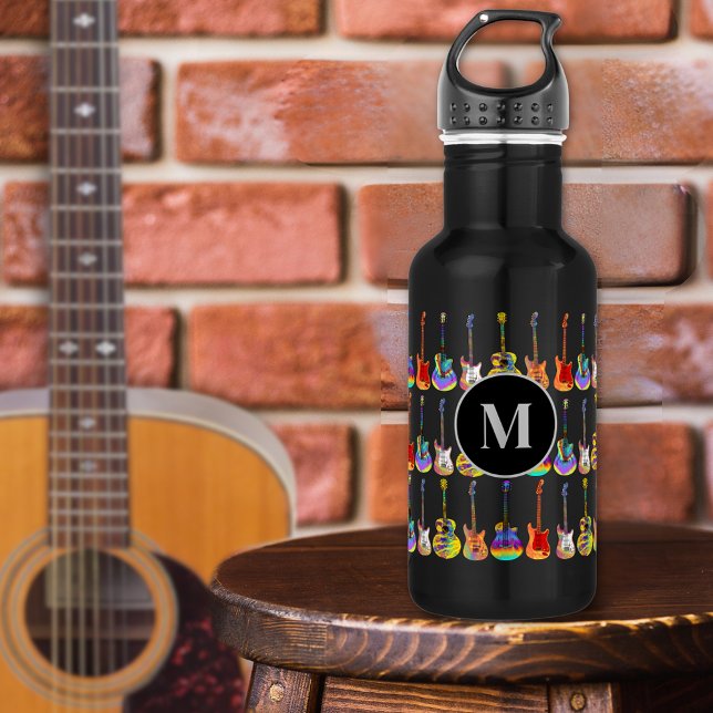 Bouteille D'eau Motif de guitare psychédélique funky Monogramme (Colorful guitar pattern on black personalized monogram water bottle music lovers and guitar players)