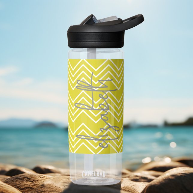 Bouteille D'eau Motif tendance Chevron grand nom de script jaune (Personalized water bottle with your name - trendy script)