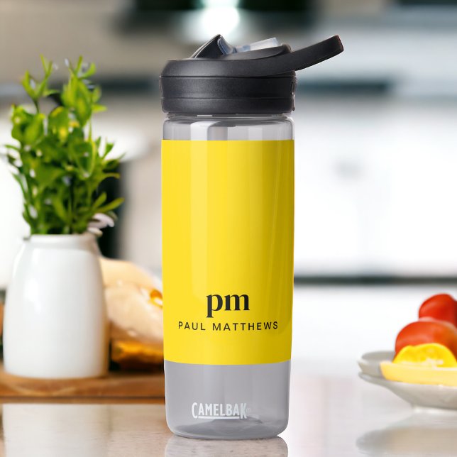 Bouteille D'eau Mustard Jaune Simple Minimale Monogramme et nom (Personalize with your initials and name.)