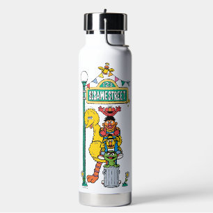 Bouteille D'eau Rue Sésame   Sous l'enseigne de la rue Sésame
