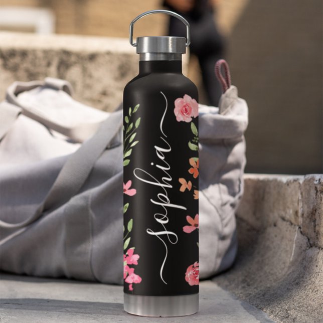 Bouteille D'eau Script floral à l'aquarelle chic personnalisé (Chic watercolor boho florals on black personalized water bottle.)