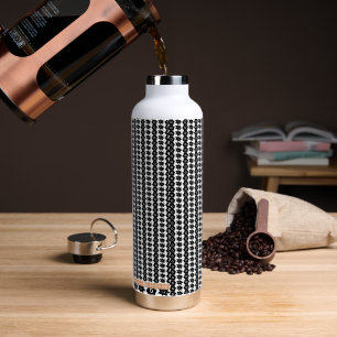 Bouteille D'eau un arrière - plan noir et blanc avec beaucoup de p