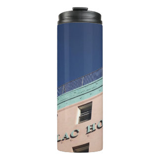 BOUTEILLES ISOTHERMES BÂTIMENT DE L'HÔTEL CADILLAC