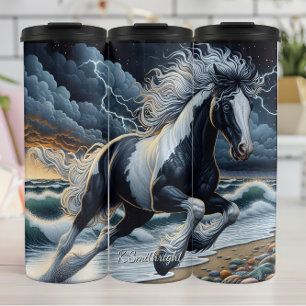 Bouteilles Isothermes Cheval Sauvage Galopant sur une Plage Orageuse