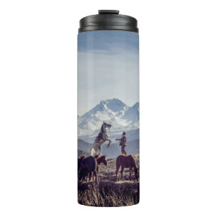 BOUTEILLES ISOTHERMES CHEVAUX EN CHAMP BROWN OUVERT VUE MONTAGNE LE JOUR