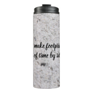 Bouteilles Isothermes Empreintes Sur Le Sable Tumbler Thermique