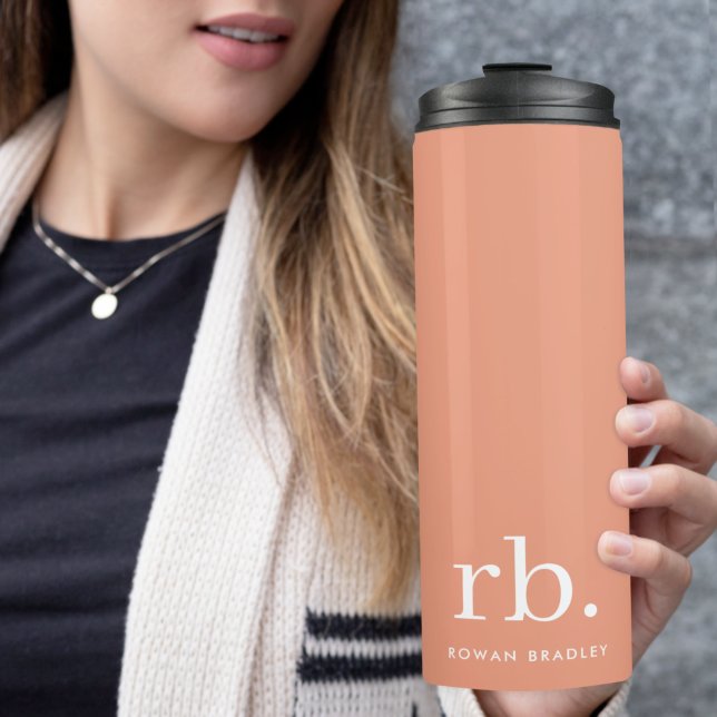 Bouteilles Isothermes Monogramme Corail Pêche Élégante Feminine Minimali (Feminine stylish coral peach unique monogram thermal tumbler.)