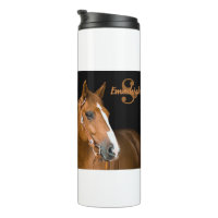 Photo de cheval quarter horse brun avec monogramme