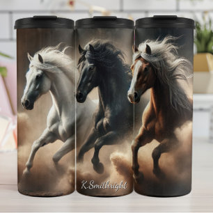 Bouteilles Isothermes Trois chevaux sauvages galopent dans la poussière