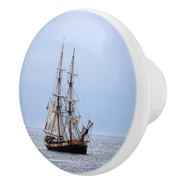Bouton De Porte En Céramique Bateau de pêche nautique sous un ciel bleu (Droite)