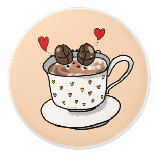 Bouton De Porte En Céramique de mignons haricots à café dans une tasse de café