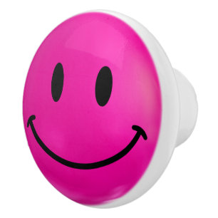 Bouton en céramique heureux rose