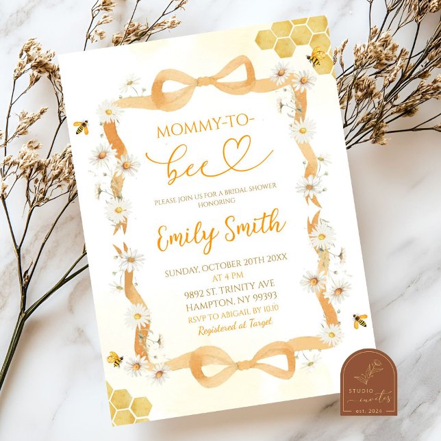 Bow Floral Daisy Mommy zu sein Brautparty Einladung (Von Creator hochgeladen)
