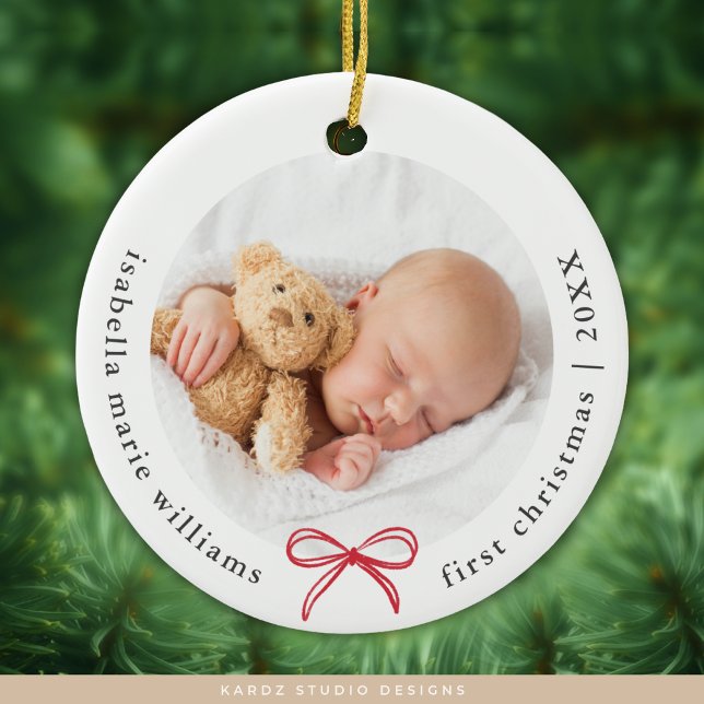 Bow Foto Modern Baby First Christmas Keramik Ornament (Circle ceramic ornament shown, personalize and choose ceramic or metal.)