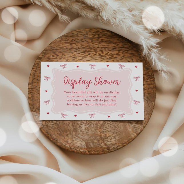 Bow Hearts Valentine Baby Shower Display Shower  Begleitkarte (Von Creator hochgeladen)