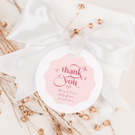 Bow Modern Minimalistisch Wavy Pink Girl Babydusch Geschenkanhänger