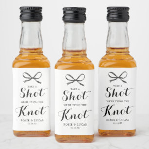 Bow nimmt eine Shooting Wedding Party Alkoholflaschenetikett