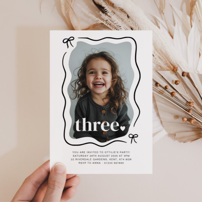 Bow Wavy Border Photo 3e anniversaire Invitation (Créateur téléchargé)