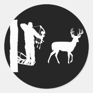 Bowhunter in Treestand Shooting Deire Runder Aufkleber