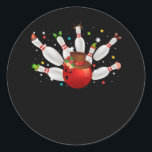 Bowling Game Christmas Bowler Weihnachtsmannmütze Runder Aufkleber<br><div class="desc">lustiges Bowling-Spiel T für Bowlers Liebe Bowling 10 Button Die Idee T T T für alle Bowling-Spieler rollende Kugeln und dieses lustige Bowling und große Bowlingkugeln T-Shirt. Button Köpfe, Bowl. Wenn Sie nach lustigen Bowling-Shirts und Bowling-Accessoires suchen, dieses My Bowling Excuses Shirt ist für Sie! Machen Sie eine Erklärung in...</div>