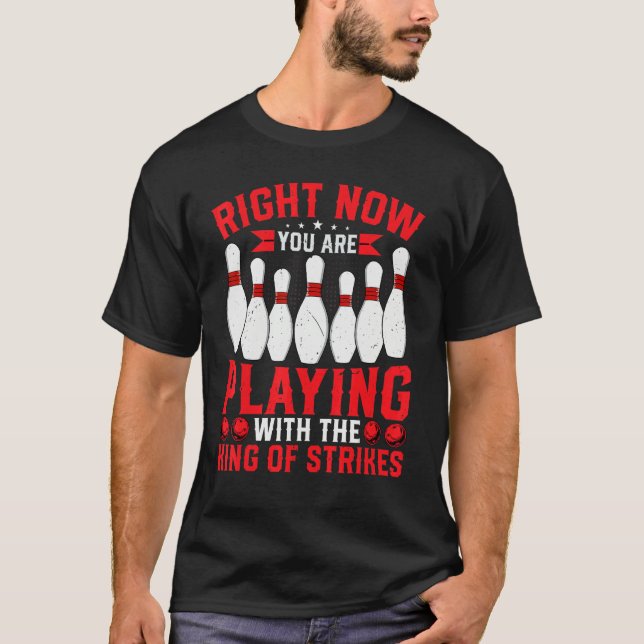 Bowling Lover Playing with the King of Strikes Bow T-Shirt (Vorderseite)