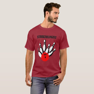 Bowlingball und Buttone mit dem Wort STRIKEOLOGIST T-Shirt