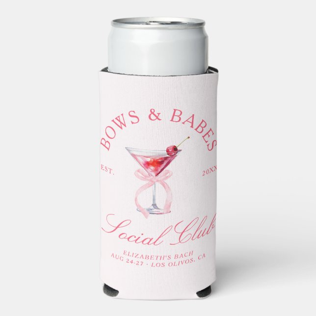 Bows & Babes Coquette Cherries Selters Dosenkühler (Seltzer Vorderseite)
