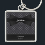 Bowtie und Skulls Mit Monogramm Schlüsselanhänger<br><div class="desc">Stilvolle Schlips und Schädel monogrammatikalischer Schlüsselanhänger ideal für einen Trauzeugen Geschenk.</div>