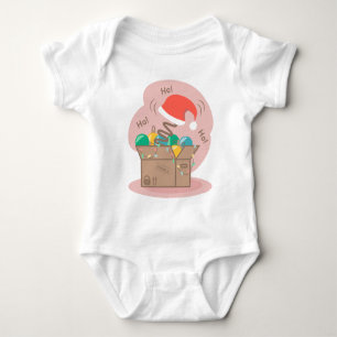 Boxbox mit Weihnachtsdekoration und Weihnachtsmann Baby Strampler