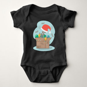 Boxbox mit Weihnachtsdekoration und Weihnachtsmann Baby Strampler