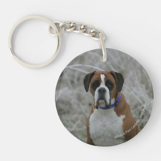 Boxer-Hund, der im Frost sitzt Schlüsselanhänger (Vorderseite)