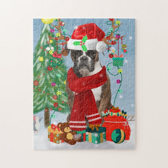 Boxer Hund im Schnee mit Weihnachtsgeschenken (Vertikal)