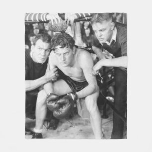 Boxer in der Ecke mit Trainerboxen, Vintag, Retter Fleecedecke
